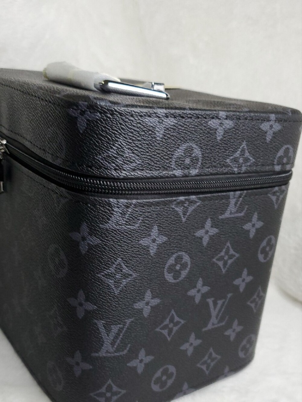 Lv Black Monogram Toiletry Case - Picture 6 of 11